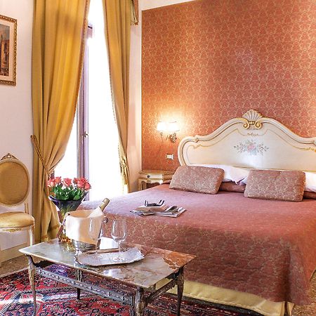 ヴェネツィア アポストーリ パレス Bed & Breakfast エクステリア 写真