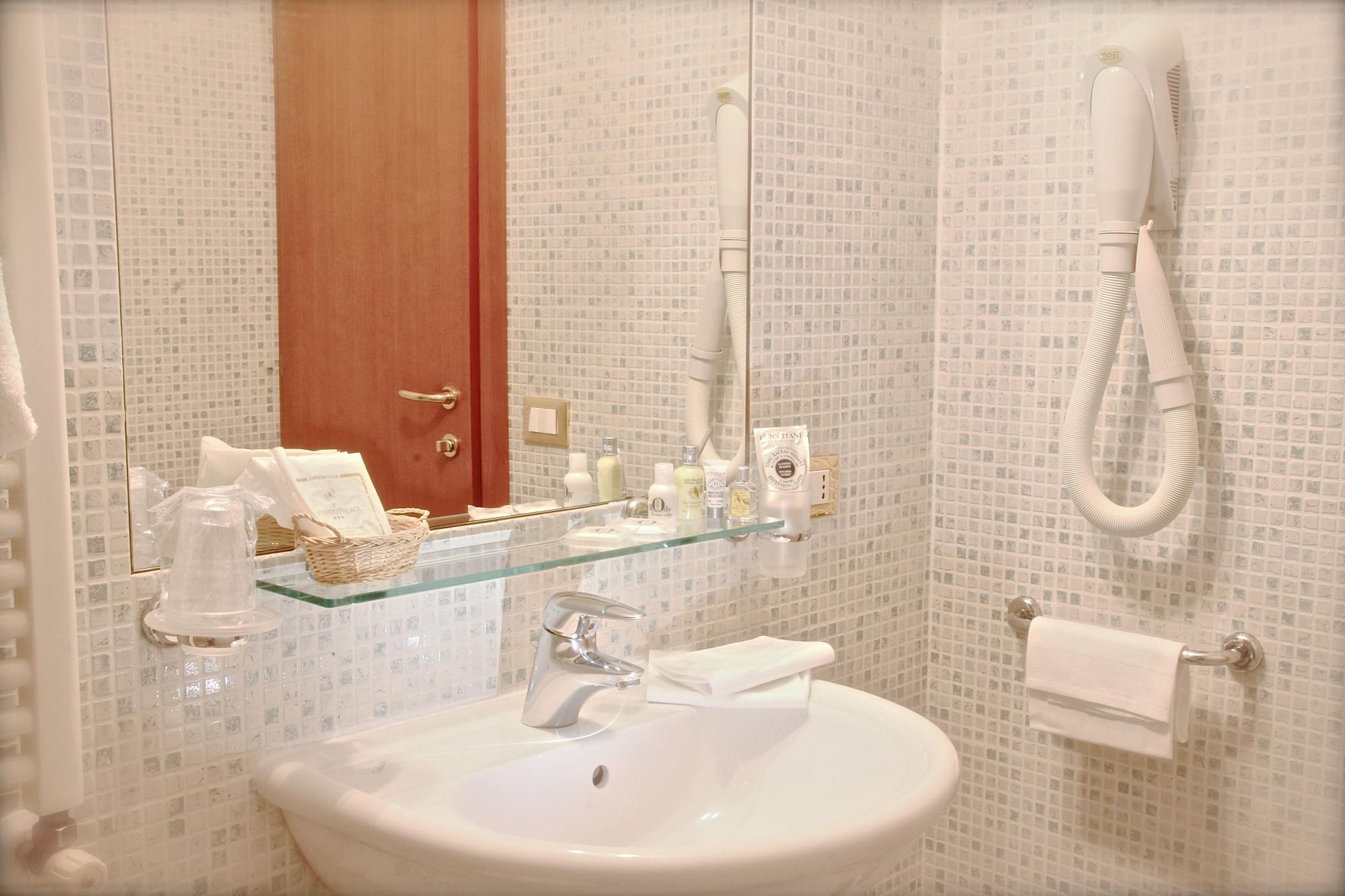 ヴェネツィア アポストーリ パレス Bed & Breakfast エクステリア 写真