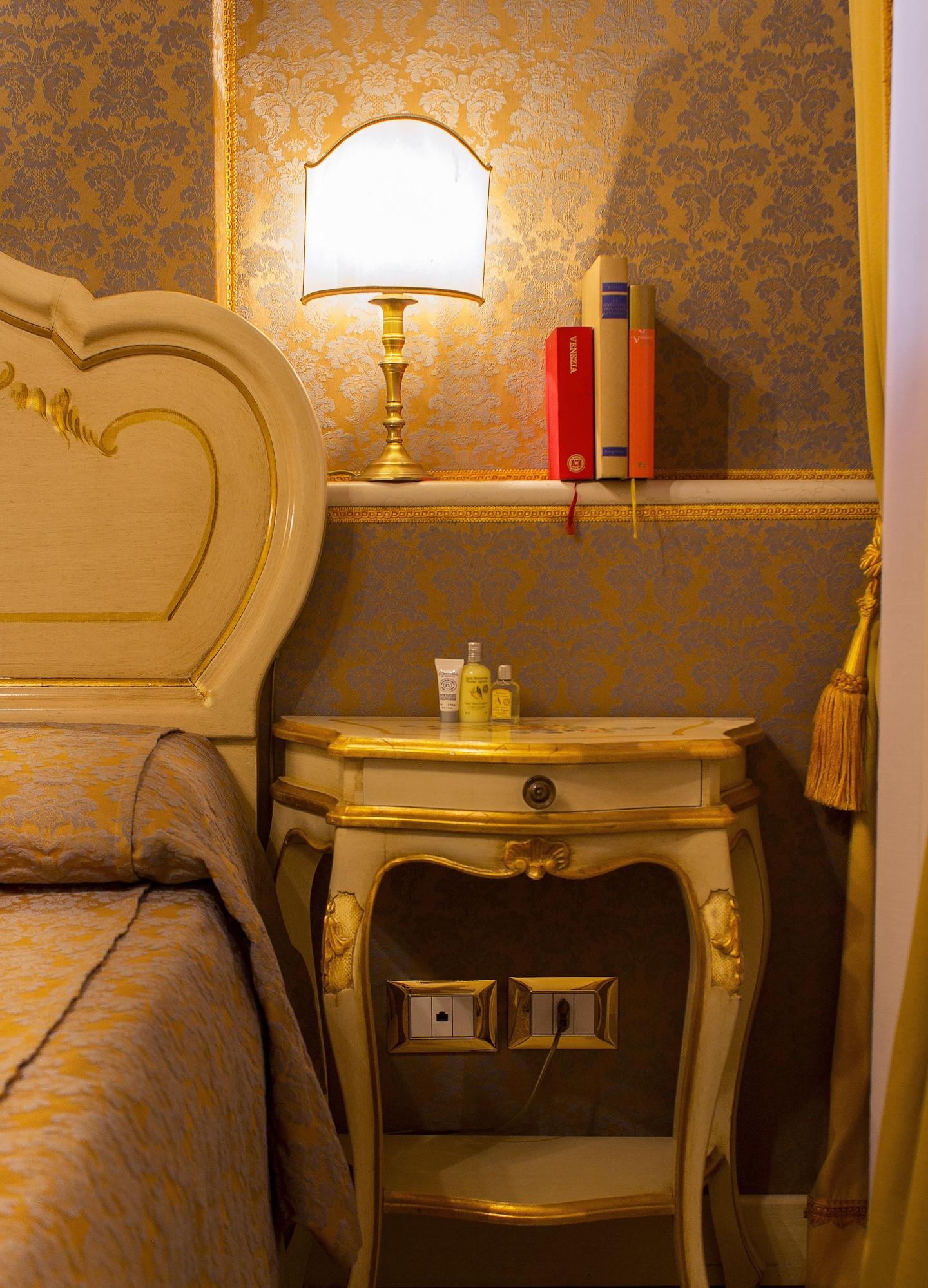 ヴェネツィア アポストーリ パレス Bed & Breakfast エクステリア 写真