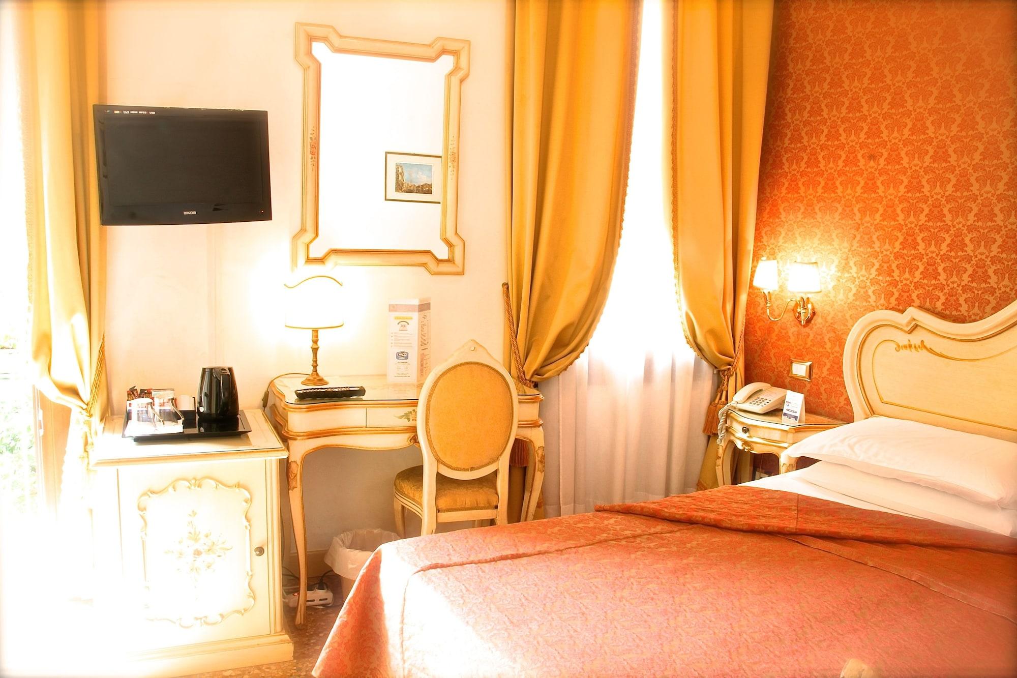 ヴェネツィア アポストーリ パレス Bed & Breakfast エクステリア 写真