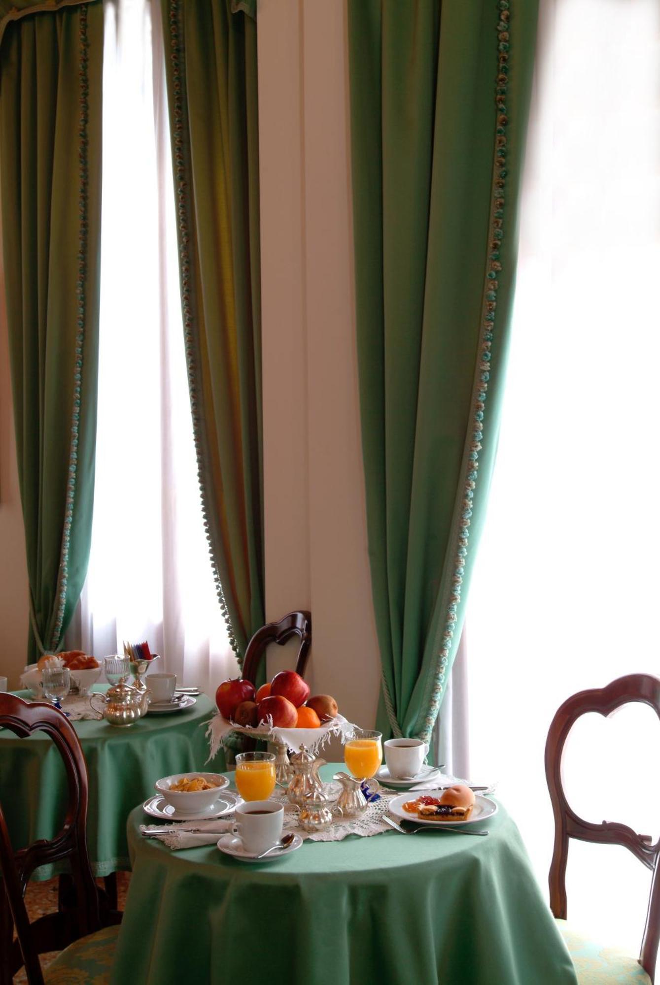 ヴェネツィア アポストーリ パレス Bed & Breakfast エクステリア 写真